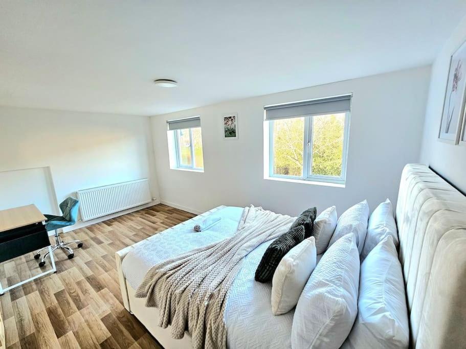 Spacious Haven With Free Parking Glasgow Exterior foto