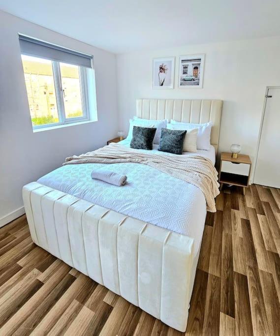 Spacious Haven With Free Parking Glasgow Exterior foto