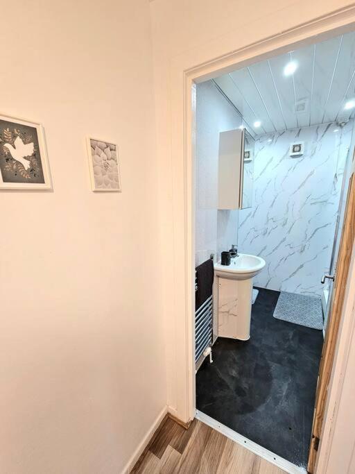 Spacious Haven With Free Parking Glasgow Exterior foto