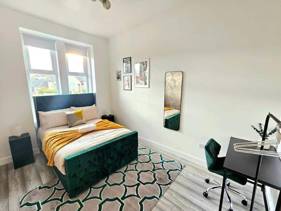 Spacious Haven With Free Parking Glasgow Exterior foto