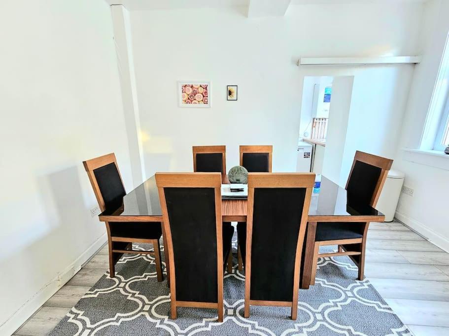 Spacious Haven With Free Parking Glasgow Exterior foto