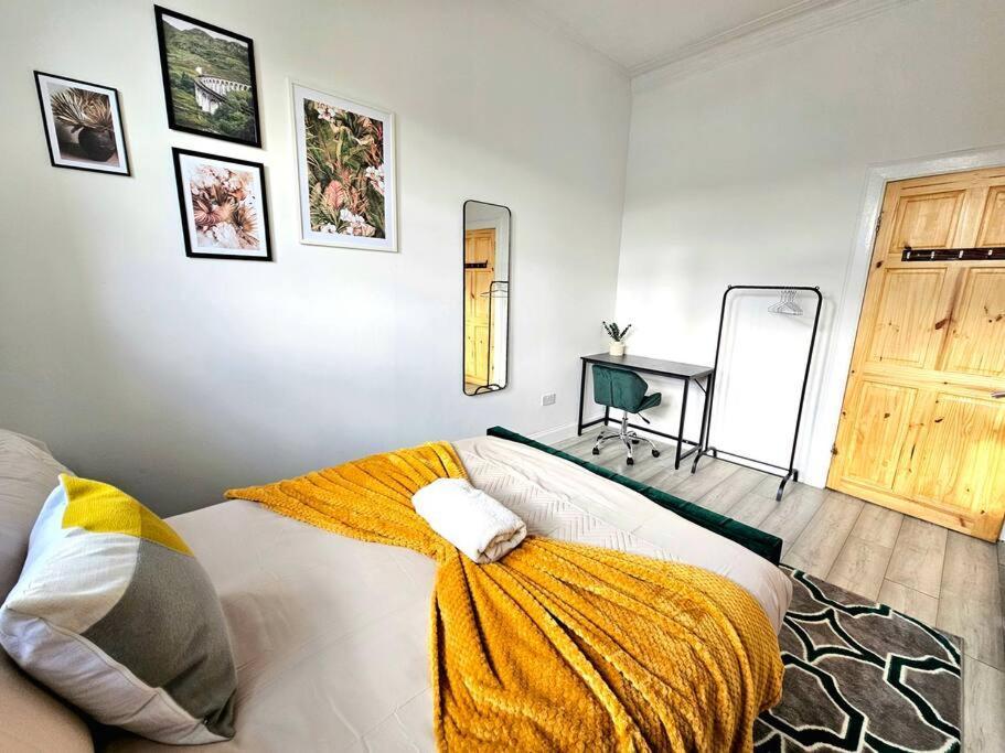 Spacious Haven With Free Parking Glasgow Exterior foto